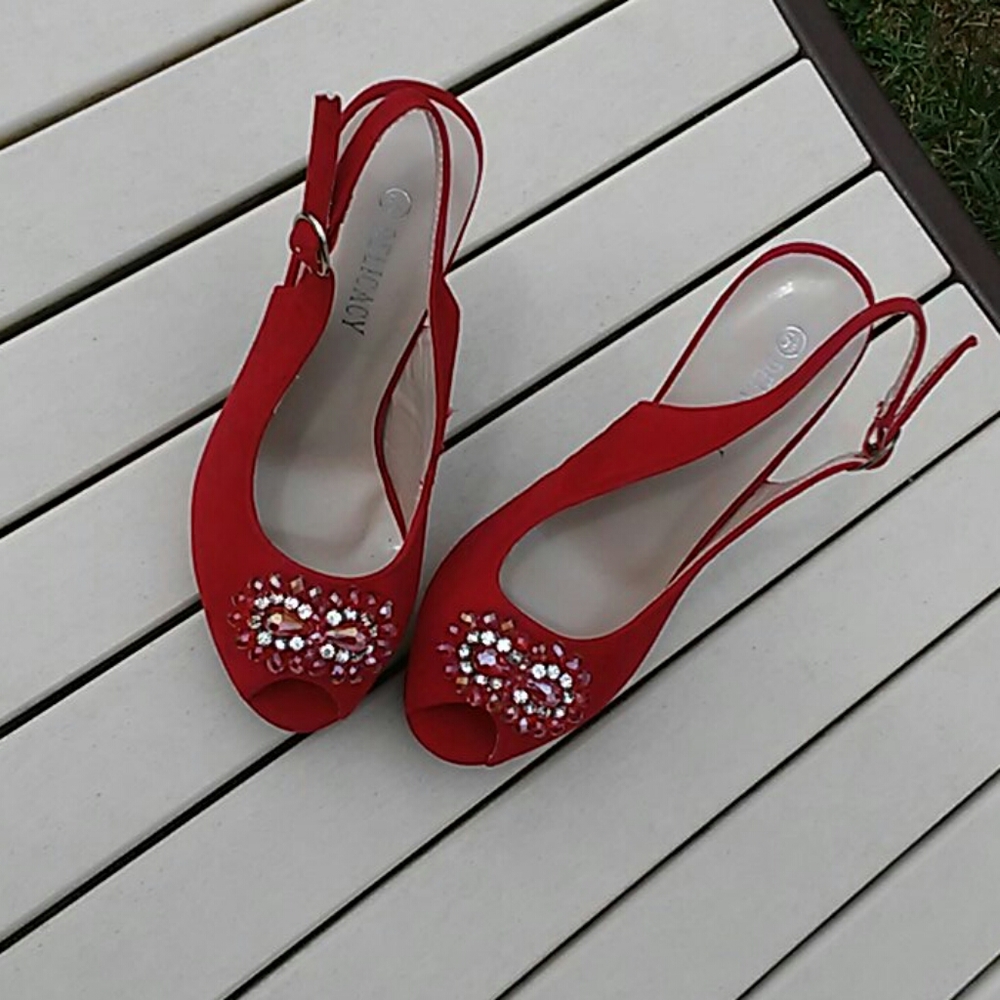Red Shoes - Picture 11 of 13
